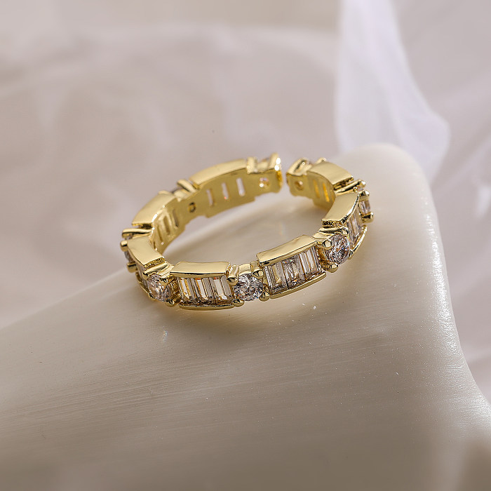 El estilo simple conmuta los anillos abiertos chapados en oro coloridos del Zircon 18K del embutido del cobre