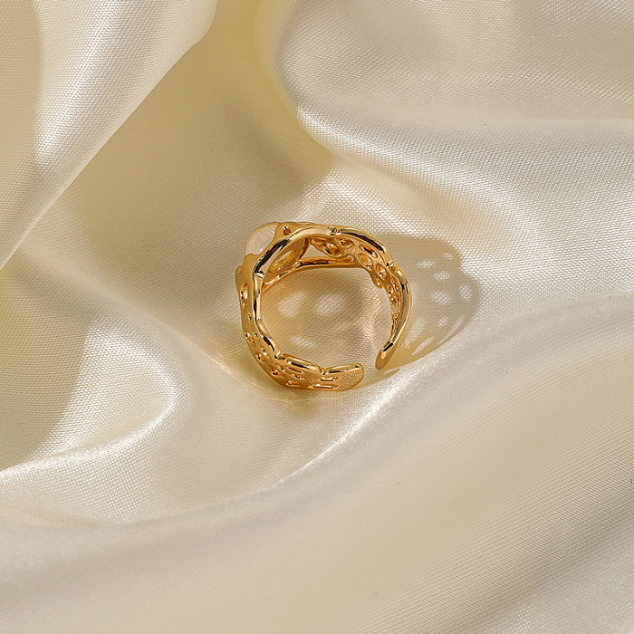 El chapado en cobre ovalado del estilo simple del estilo del vintage ahueca hacia fuera los anillos abiertos plateados oro 18K del vidrio del embutido