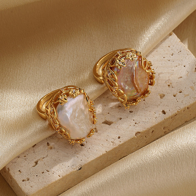 Anillos abiertos chapados en oro de 18K con incrustaciones de perlas y circonitas ahuecadas con revestimiento de cobre y flor ovalada estilo IG