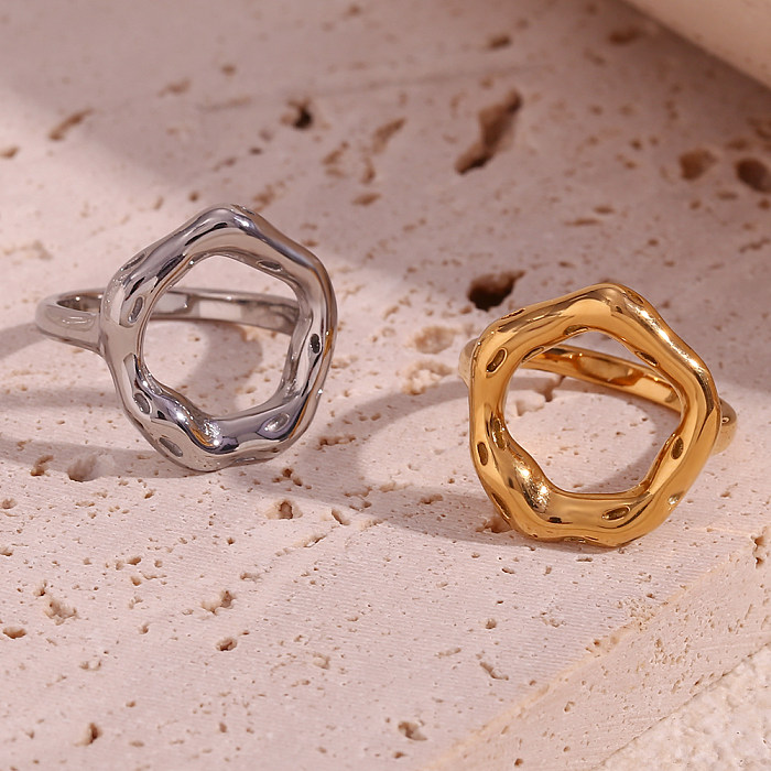 Anneaux plaqués or 18 carats en acier inoxydable de cercle de style classique de style simple de base