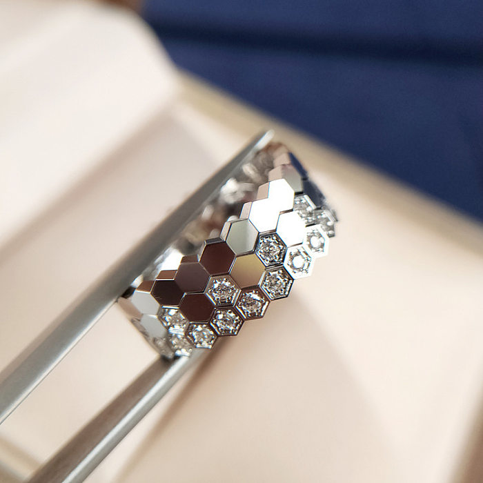 Conmute los anillos de piedras preciosas artificiales chapados en oro redondo de cobre 18K a granel