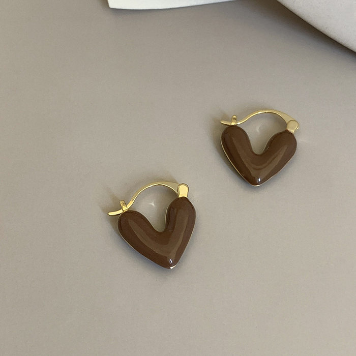 1 par de pendientes elegantes chapados en cobre con forma de corazón dulce