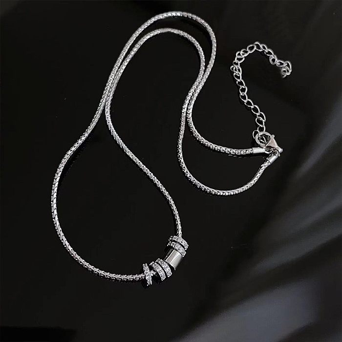 Einfache Kreis-Halskette mit einfarbiger Verkupferung und Inlay aus Zirkon
