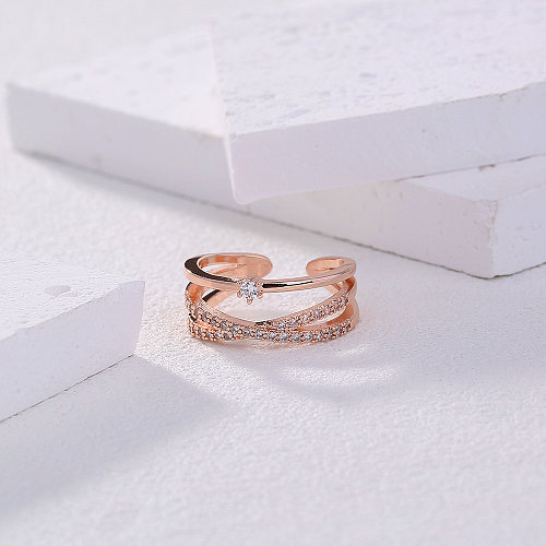 Lässiger offener Ring im klassischen Stil mit geometrischem Kupfer und rosévergoldetem Zirkon in großen Mengen