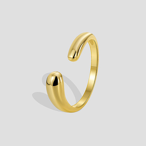 Anéis banhados a ouro geométricos de estilo simples