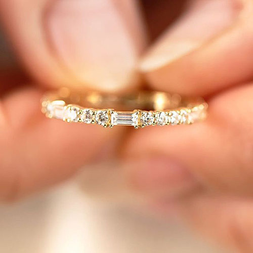Anillo de cobre con junta de circonio y diamantes completos de una sola fila para mujer, joyería de mano al por mayor