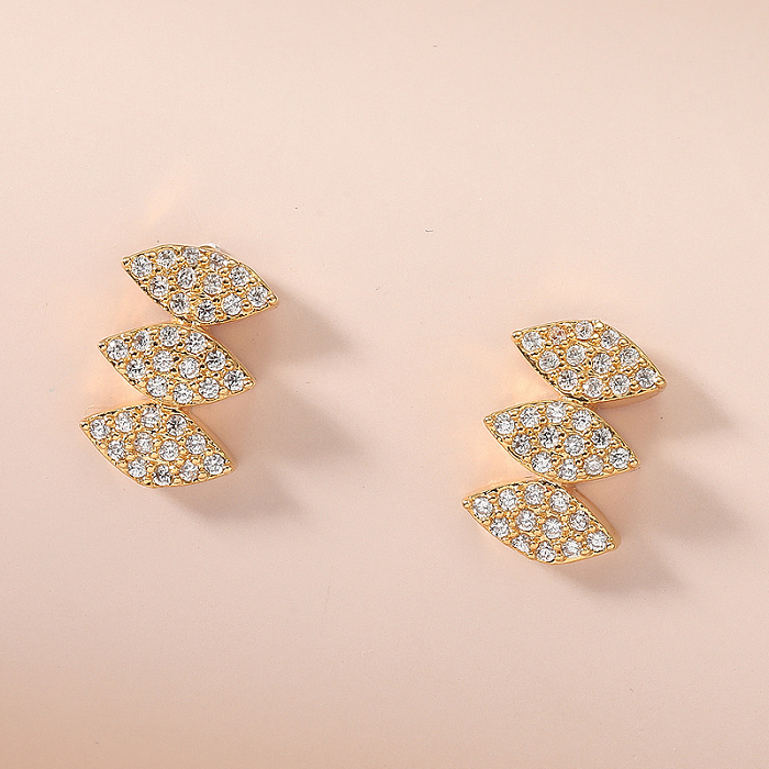 1 par de pendientes chapados en oro de 18K con incrustaciones de flecha y forma de corazón de puntos redondos de estilo Simple
