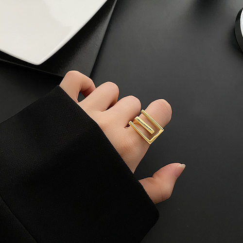 Anéis de cobre com linhas retrô luxuosas de streetwear
