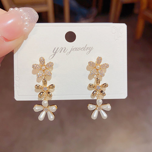 1 Paar süße Blumen-Kupferbeschichtung, künstliche Perlen, Zirkon, 14 Karat vergoldet, Tropfenohrringe