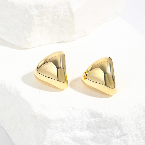 1 paire de clous d'oreilles en laiton plaqué or 18 carats, Style Simple, Triangle