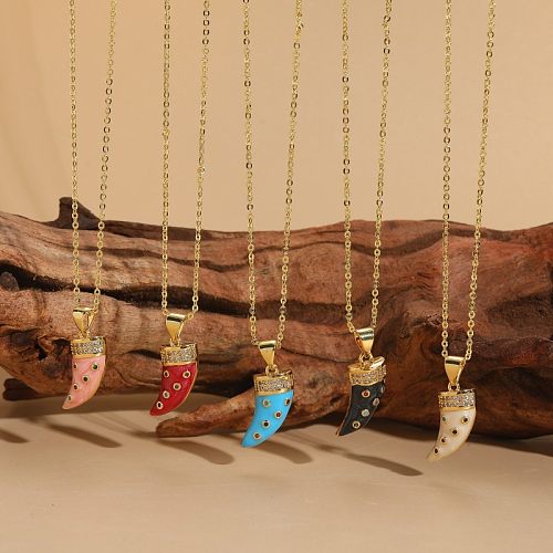 Elegante, luxuriöse, klassische, geometrische Kupfer-Anhänger-Halskette mit 14 Karat vergoldetem Zirkon in großen Mengen