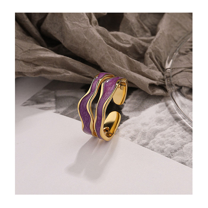 Vergoldete Ringe im schlichten Farbblock-Stil mit Edelstahleinlage