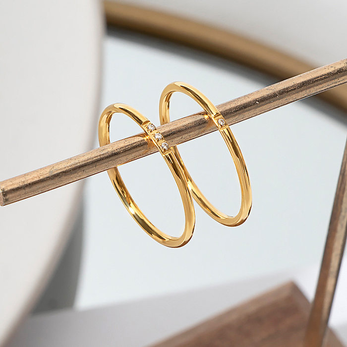 Anéis de zircão com embutimento de aço de titânio geométrico básico de estilo moderno