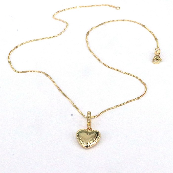 Collier pendentif plaqué or 18 carats avec incrustation de cuivre en forme de cœur de style simple