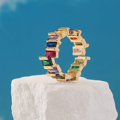 Lujoso anillo abierto con circonita chapada en oro y cobre geométrico
