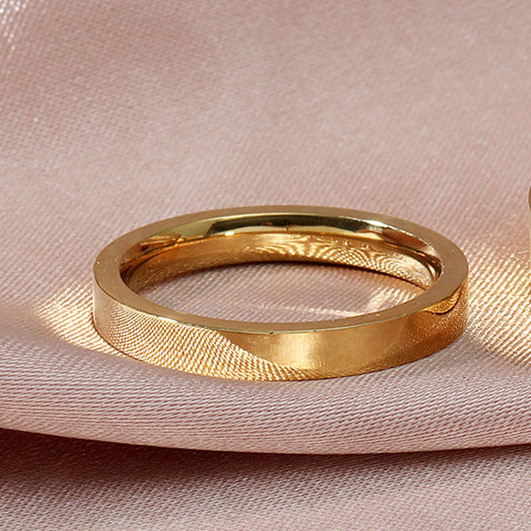 خاتم زوجين بسيط من الفولاذ التيتانيوم لا يسبب الحساسية
