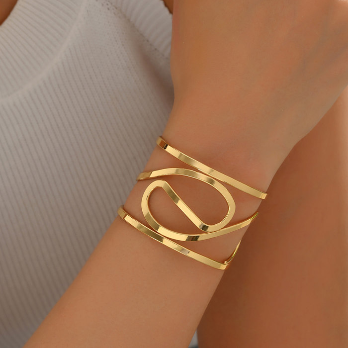 Bracelets de manchette ajourés en cuivre irrégulier de Style classique pour dame