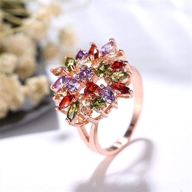 Elegante Blumen-Kupferbeschichtungs-Inlay-Zirkon-Roségold-plattierte Ringe