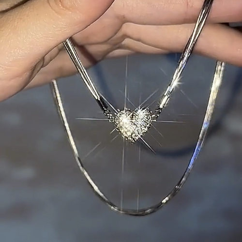 Collar de diamantes de imitación con incrustaciones de cobre en forma de corazón de estilo simple estilo IG