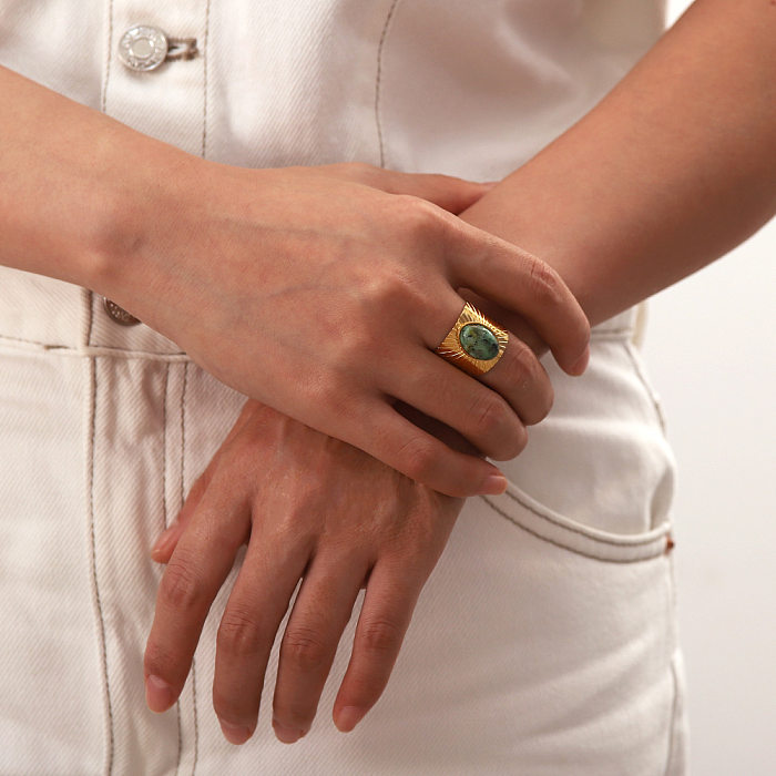 Ovaler, türkisfarbener offener Ring mit Edelstahleinlage im Vintage-Stil