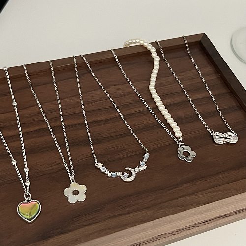 IG-Stil Herzform Blume Schmetterling Kupfer Perlenüberzug Inlay Zirkon Halskette