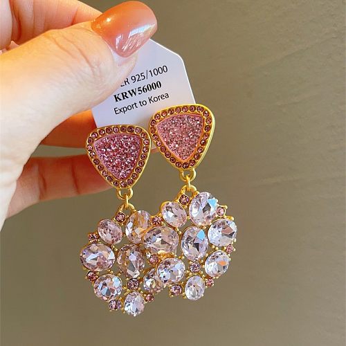 1 par de brincos elegantes em forma de coração doce chapeados com zircônia de cobre