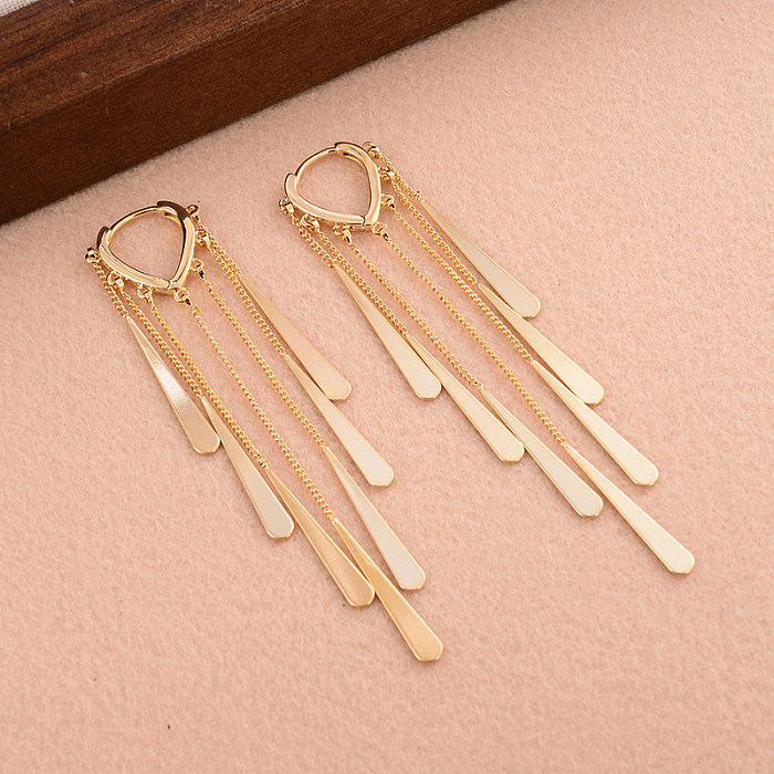 1 par de brincos de gota banhados a ouro de cobre em forma de coração estilo simples
