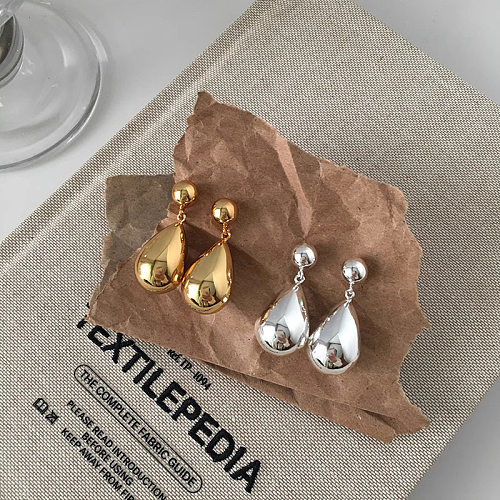 1 paire de boucles d'oreilles Glam en forme de gouttelettes d'eau, en cuivre plaqué or et argent