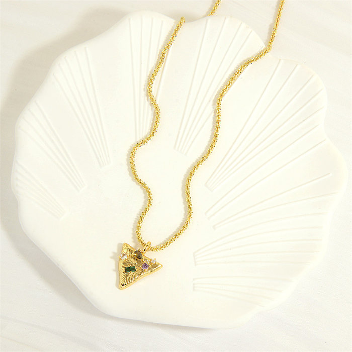 El oro simple del cobre 18K del triángulo del estilo plateó el collar pendiente del Zircon a granel
