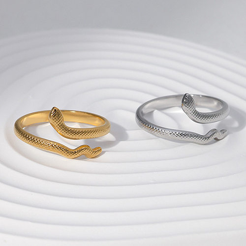 Asymmetrische offene Ringe aus Edelstahl im schlichten Schlangenstil