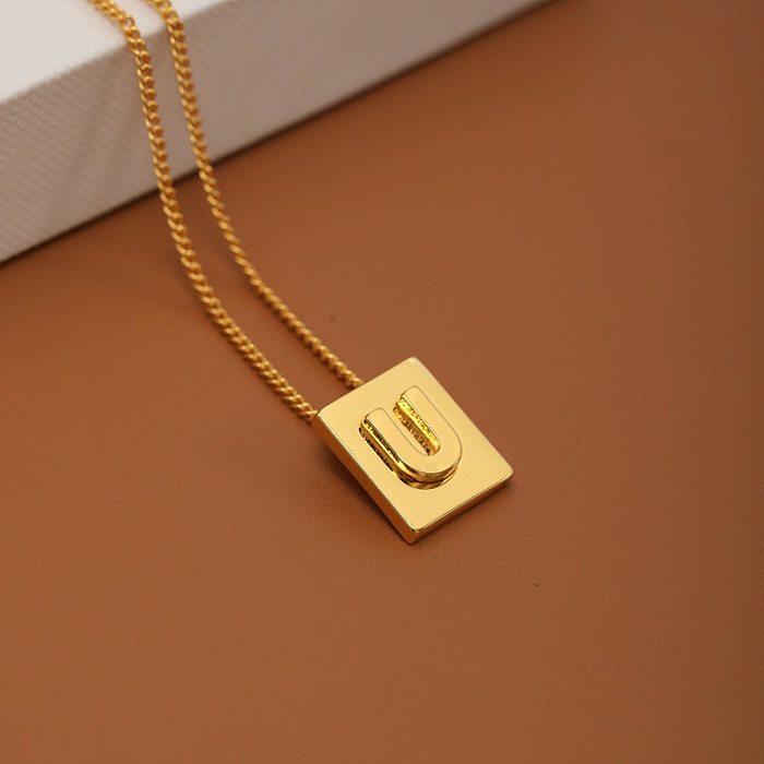 Collier pendentif plaqué cuivre avec lettre de style simple