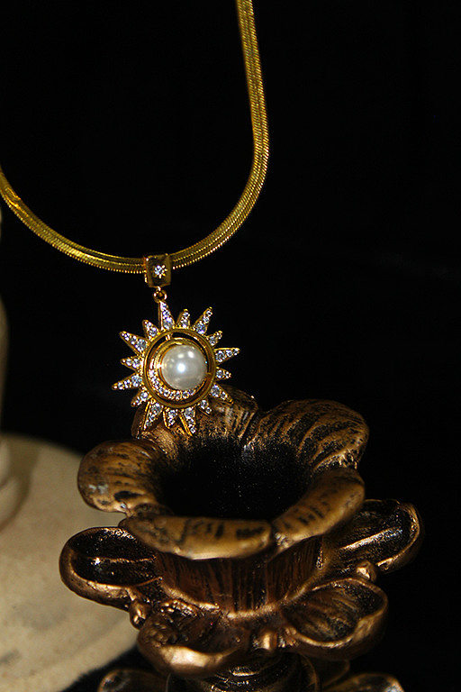 2023 New Sun Moon Tonghui Necklace Female Sun Snake Bones Chain Light Luxury Temperament Pearl Light Luxury Pendant Gift Female