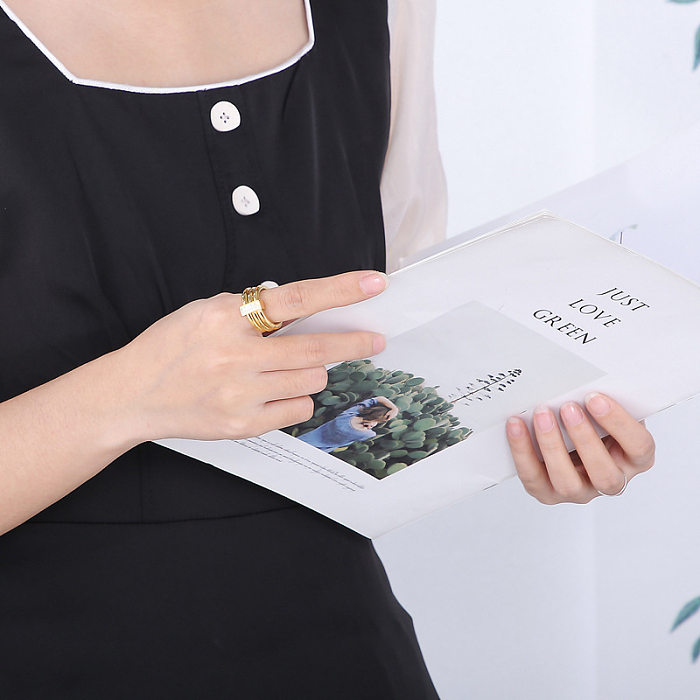 Moda japonesa y coreana y accesorios de moda Venta al por mayor de acero inoxidable electrochapado en oro de 18 quilates Anillo de mujer con diamantes CNC de tres anillos