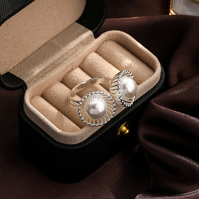 Estilo britânico redondo chapeamento de cobre embutimento imitação pérola anéis abertos banhados a prata