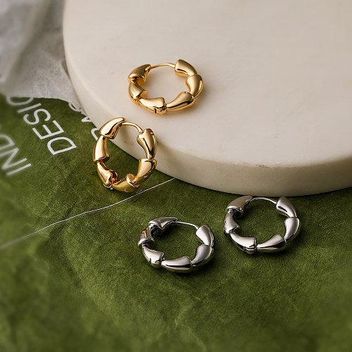 زوج واحد من أقراط دائرية مطلية بالذهب عيار 1 قيراط من النحاس المطلي هندسيًا بتصميم بسيط