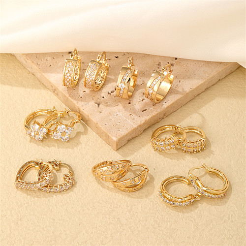 1 Paar schlichte, glänzende, runde, herzförmige, vergoldete Ohrringe mit Inlay aus Kupfer und Zirkon