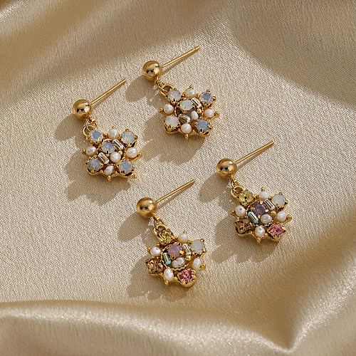 1 Paar IG-Stil, glänzende Blumen-Beschichtung, Inlay, Kupfer, künstliche Perlen, Opal-Zirkon, 18 Karat vergoldet, Ohrhänger