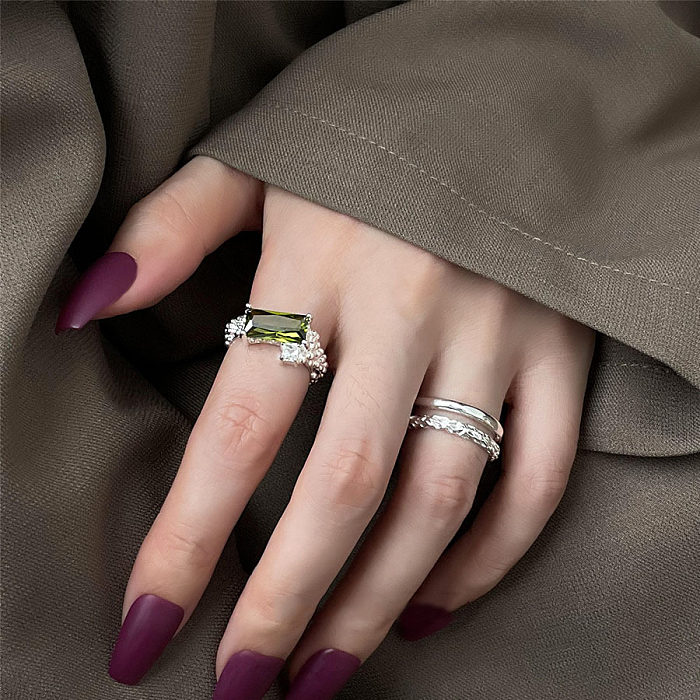 Eleganter Damen-Ring mit geometrischer Verkupferung und Inlay-Zirkon-Versilberung