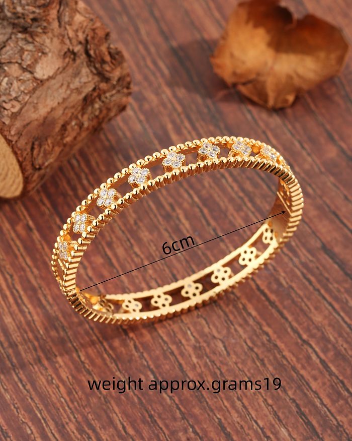 Elegant Luxurious Sweet Four Leaf Clover Copper Plating Hollow Out Inlay Zircon 18K Gold Plated Bangle