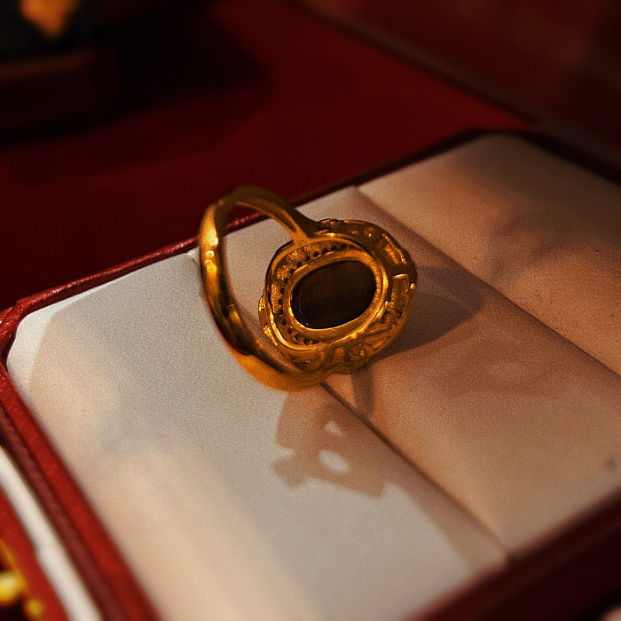 Anneaux plaqués or 24 carats avec incrustation de cuivre ovale rétro œil de tigre