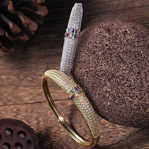 Bracelet rond en zircon avec incrustation de cuivre de style classique