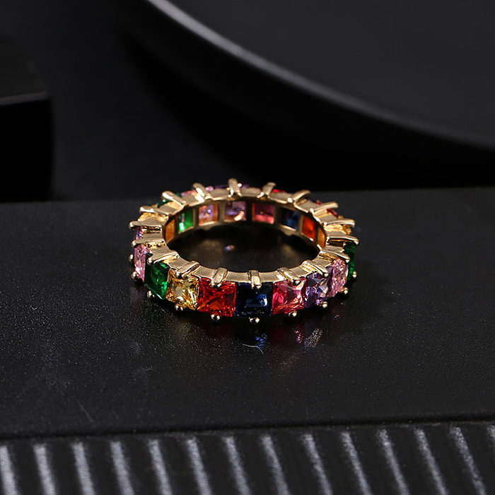 Anéis banhados a ouro geométricos elegantes do zircão do embutimento do chapeamento de cobre do estilo simples