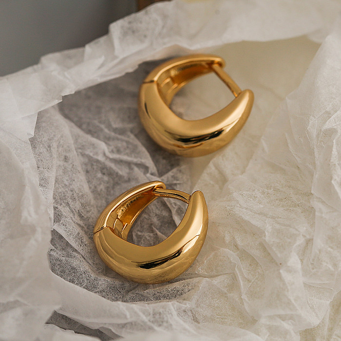 1 par de brincos de argola banhados a ouro 18K, cor sólida, estilo simples, cor sólida
