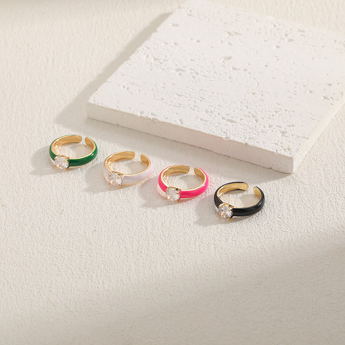Elegante Ringe mit einfarbiger Verkupferung und Inlay aus Zirkon und 14-Karat-Vergoldung