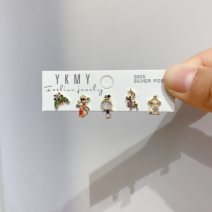 Pendientes chapados en oro de 14 quilates con circonita esmaltada de cobre y dibujos animados novedosos