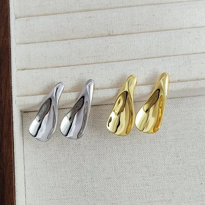 1 Paar einfache Ohrstecker aus Kupfer mit geometrischer Beschichtung