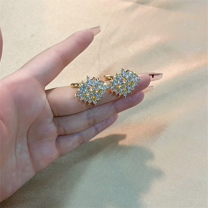 1 par casual estilo simples gotas de água brilhantes revestimento de flores incrustações de cobre zircão banhado a ouro brincos