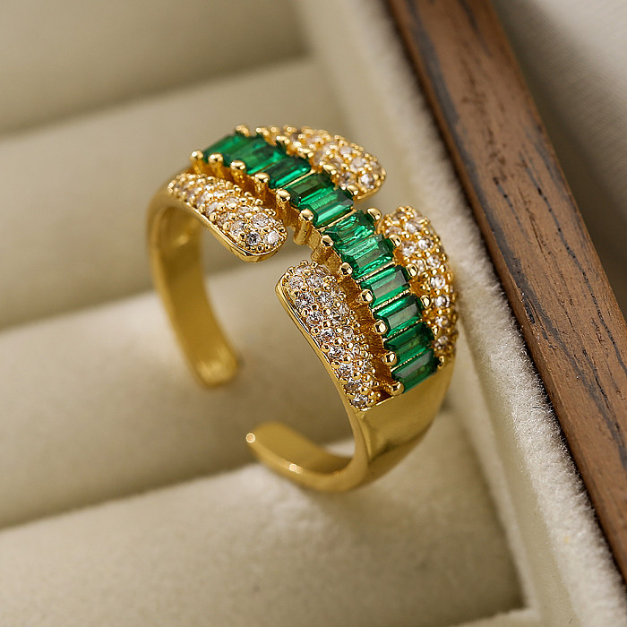 Lujoso anillo abierto chapado en oro de 18 quilates con incrustaciones de cobre geométrico y circón