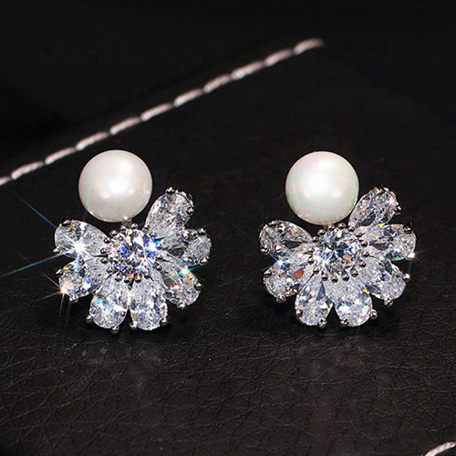 1 Paar elegante süße Blumenüberzug-Inlay-künstliche Perlen-Kupfer-Zirkon-Ohrstecker