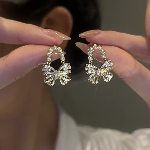 1 paire de boucles d'oreilles élégantes en cuivre et Zircon avec incrustation de nœud papillon